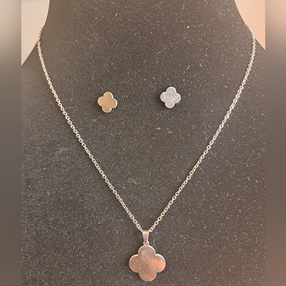 Elegant Silver Clover Necklace and Earring Set